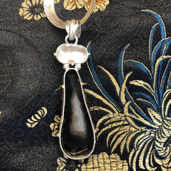 Botswana Agate & Biwa Pearl Pendant - Picture 3 of 4